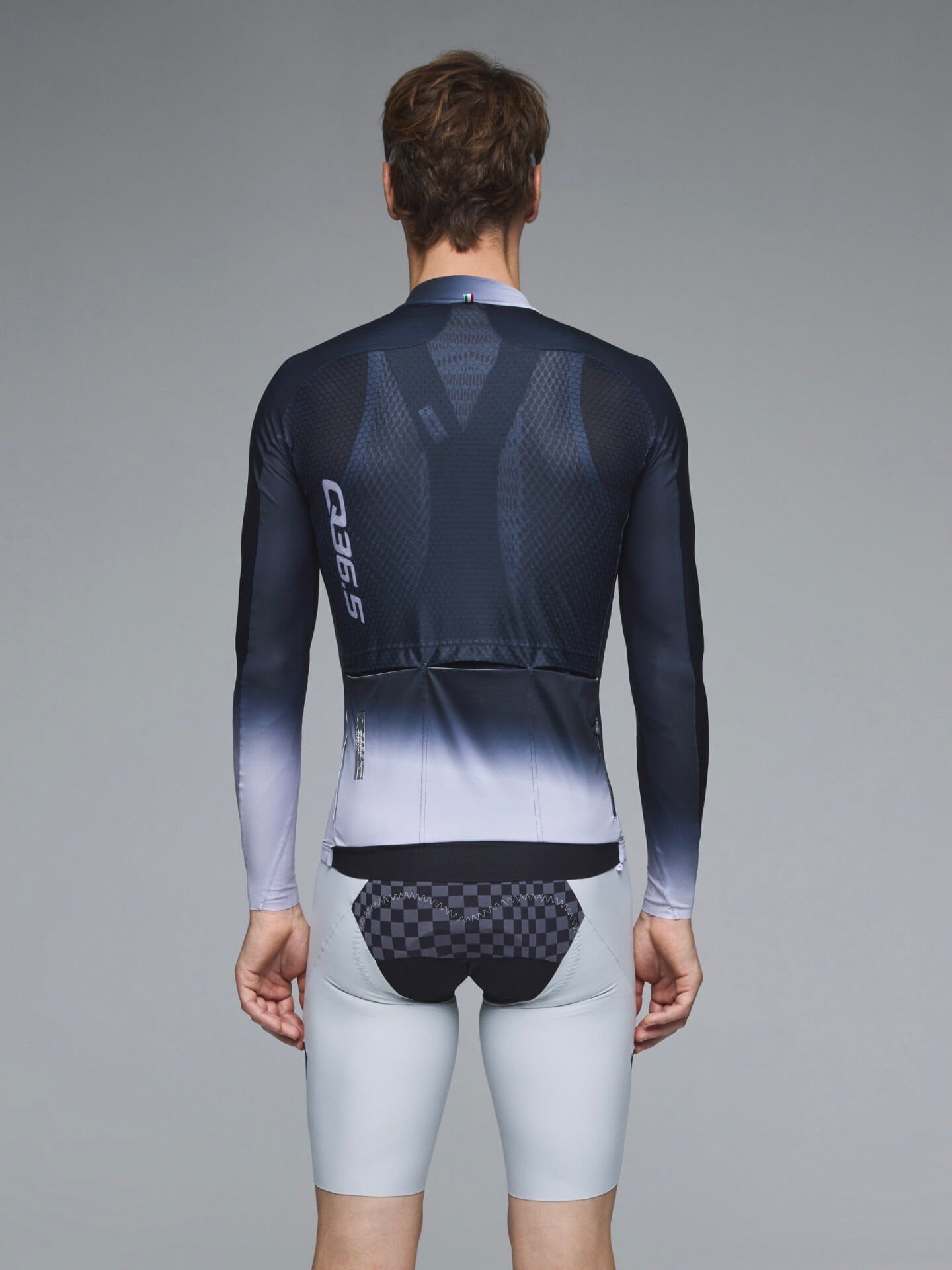 Q36.5 薄長袖車衣Gregarius Hybrid Light Collar Fade Long Sleeve Jersey Black 男款 黑